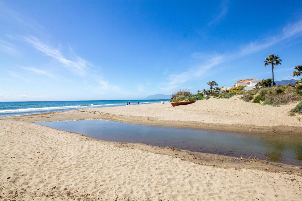 Perfectly Located Beachside Apartment In Elviria Marbella Buitenkant foto